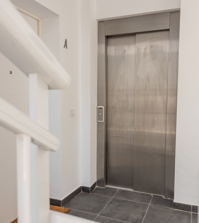 Resa Estates Ibiza te koop appartement Vadella Mar zee zicht vve lift .jpg